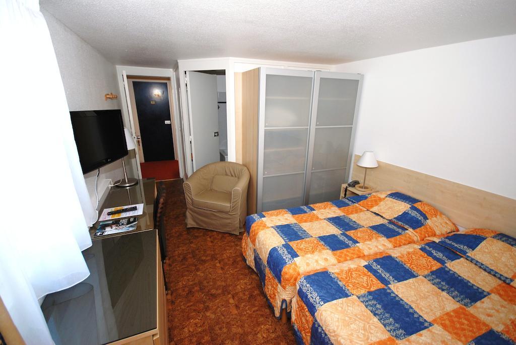 Hotel Le Relais Des Champs Eugenie-les-Bains Quarto foto